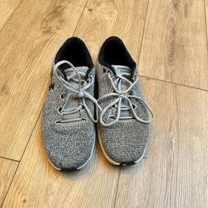 Under armour Men's running Shoes. Grey. Size 42. 8.5 men’s or 10.5 women’s. VGUC